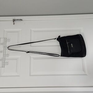 Roots 73 black crossbody purse with front and back zippered pockets